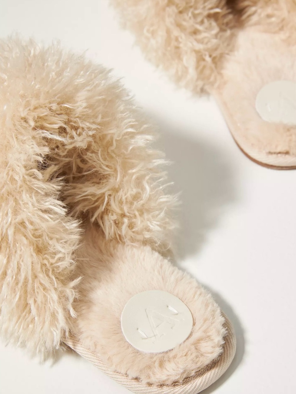 Anthropologie Cream Plush Slip-On Slippers Size Large 9/10 - Picture 3 of 12